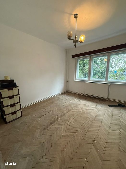 Apartament 3 camere etaj 2 – Zona Gării, Str. Bârsei, Focșani