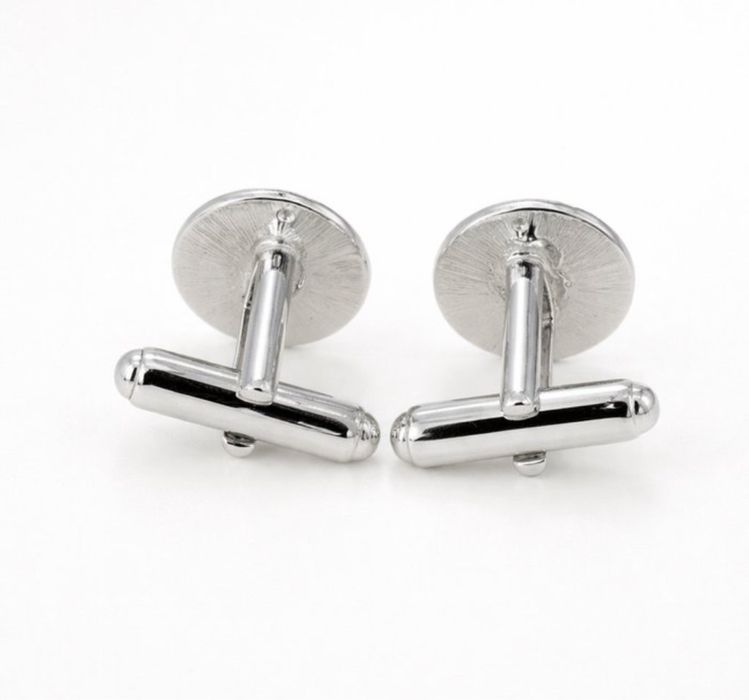 Butoni placati cu aur, cu diamante si smaralde