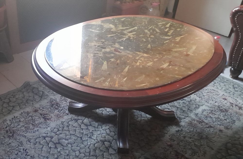 Масивна холна маса с мраморен плот