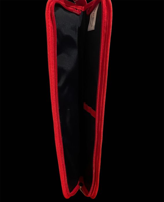 Несесер за училище , има и значка на марката Pepe Jeans