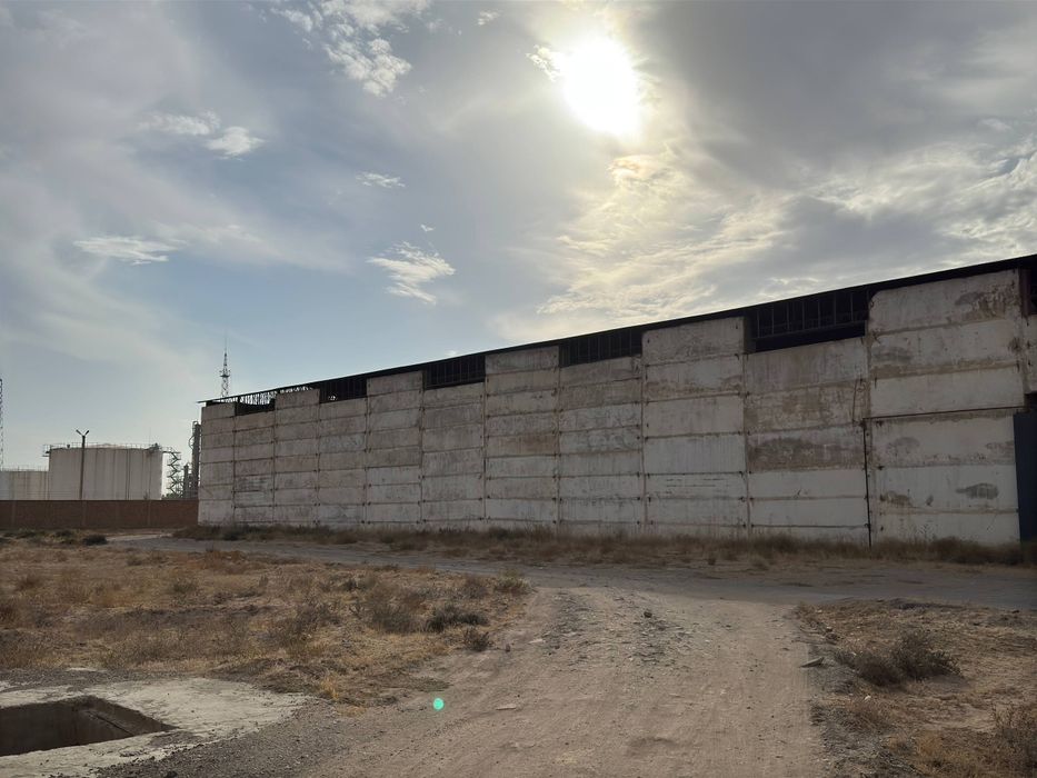 Ishlab chiqarish sexi va omborxona binosi