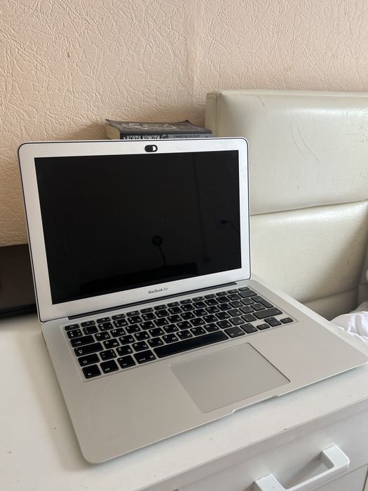 Продам MacBook air 13 2017