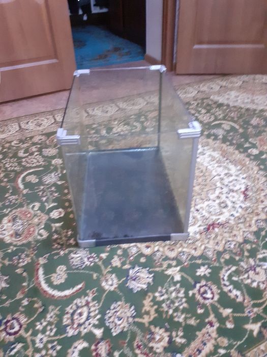 Продам аквариум 60л. Заводской.