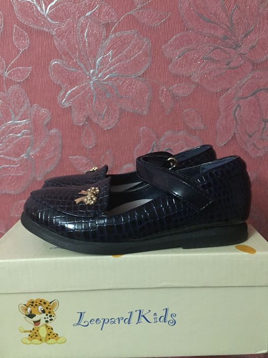 Продам школьные туфли для девочек