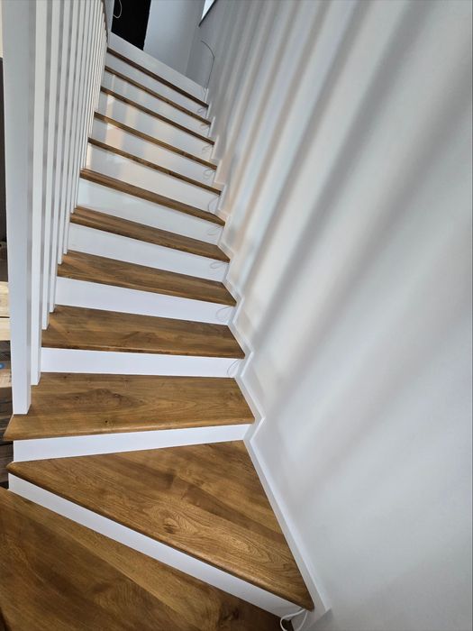 Scări din lemn masiv/Balustrade/Riflaje