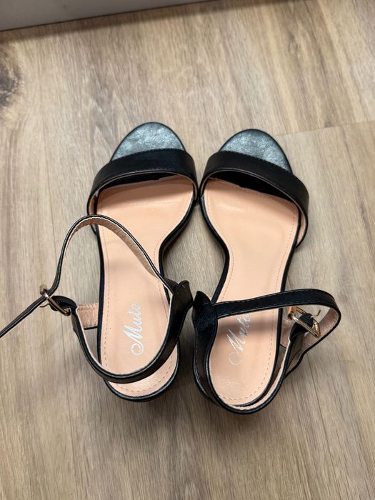 Дамски сандали с ток