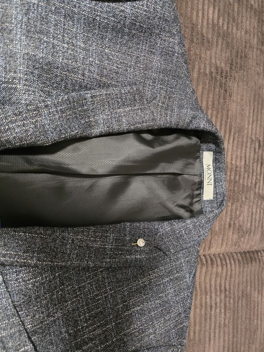 Костюм: сако, панталон и 2 ризи MONNI