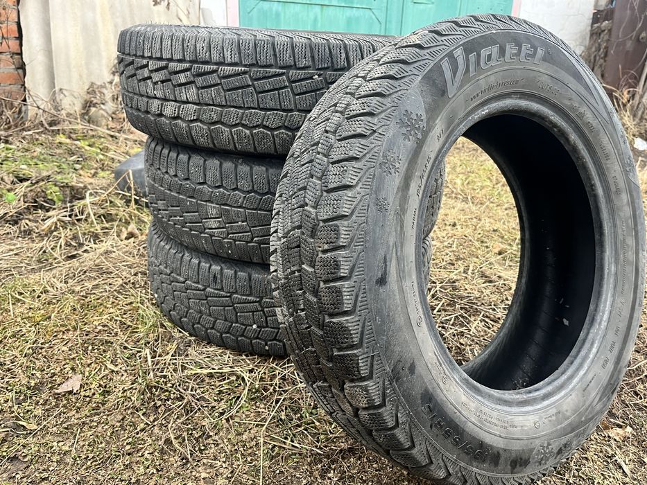 Продам зимниию резину