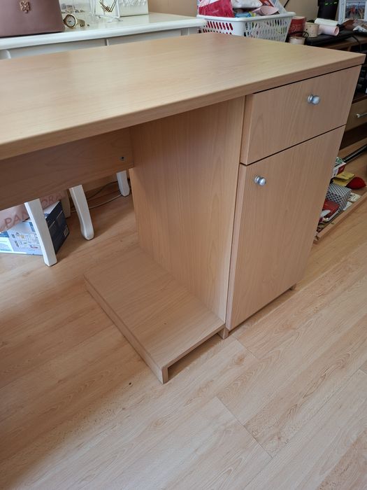 Голямо бюро за компютър