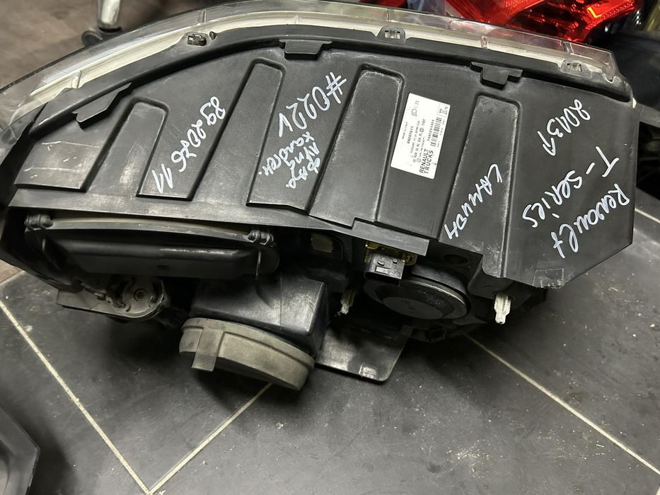 Фар ляв Renault T-seria след 2013г. 89207611 . #021V