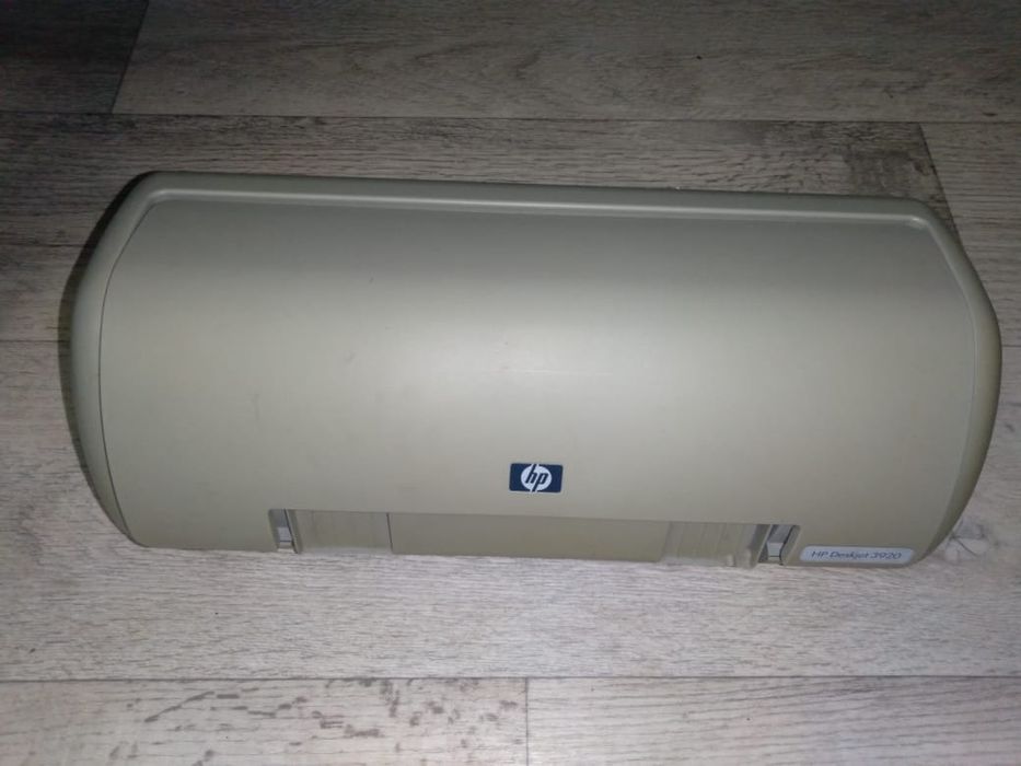 Принтер струйный  в рабочем состоянии цветной.