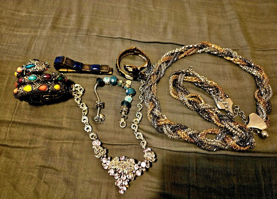 Bijuterii accesorii