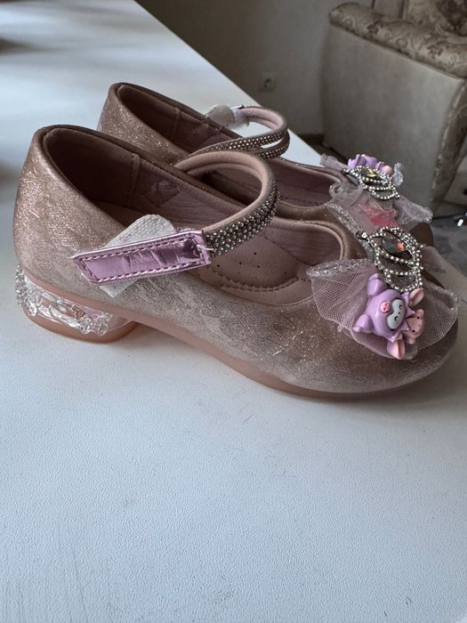 Продам детские туфельки