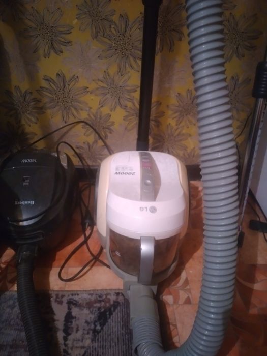 Пылесос марки Lg 2000ваттг,, мошный