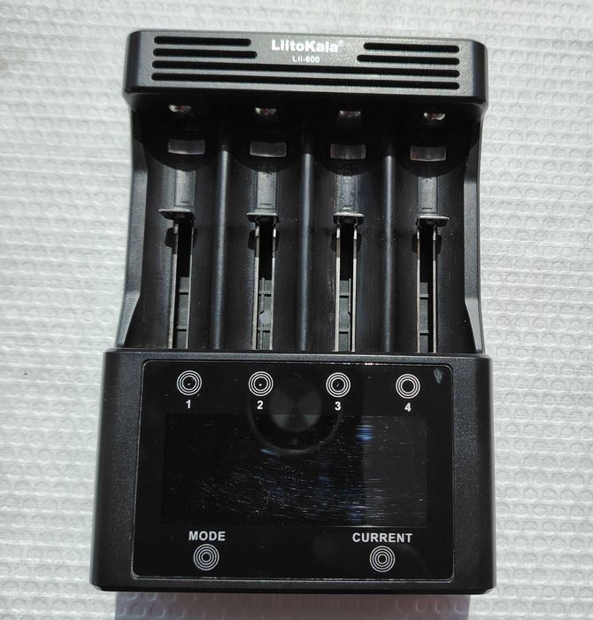 Incarcator tester acumulatori Liitokala LII-600