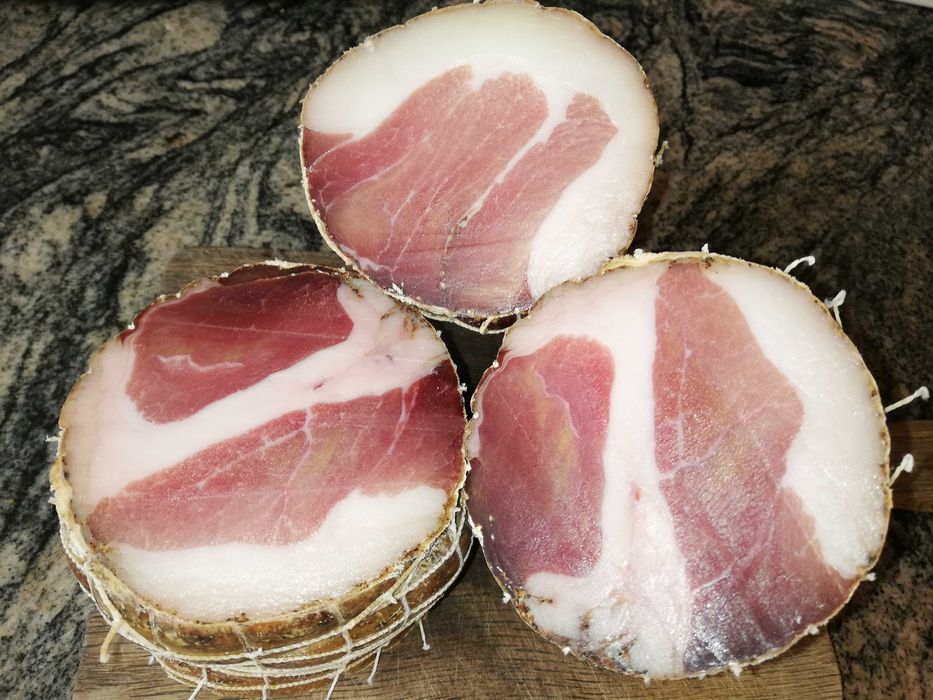 Домашно произведени деликатеси