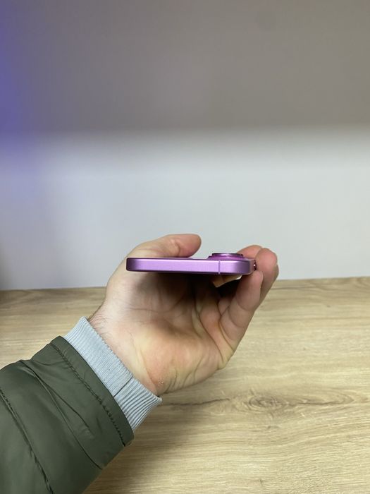 iPhone 16 Roz impecabil