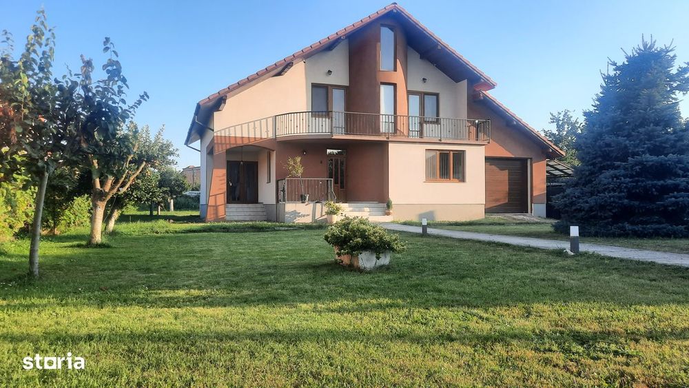 Casă spațioasă, 4 dormitoare, 1.514 mp teren, garaj | zonă centrală