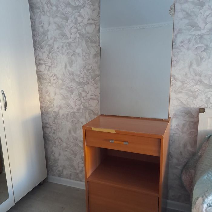 Продам тумбу с зеркалом