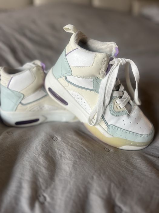 Кожен кец- Бял ZARA