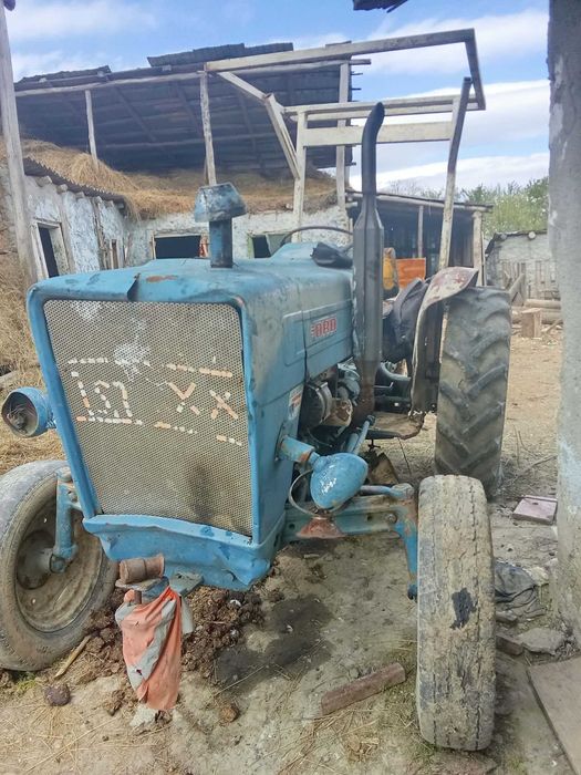 Vînd sau schimb cu masina tractor ford 3000