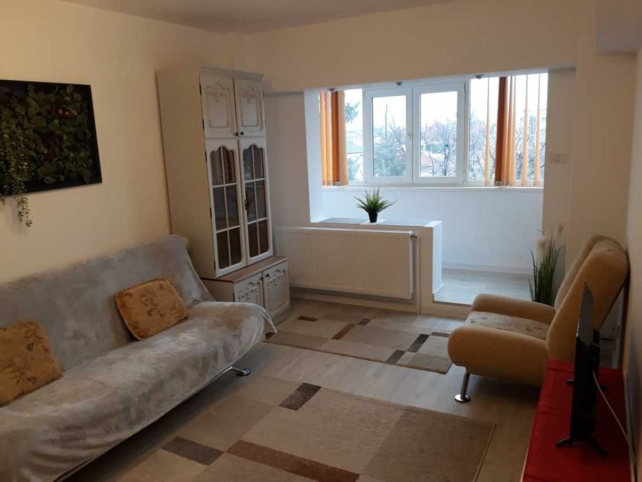 Proprietar, închiriez apartament 3 camere ultracentral