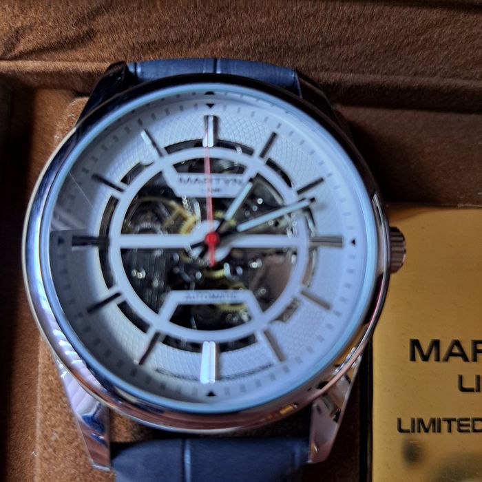 Продавам нов мъжки  ръчен часовник MARTIN LINE .Самонавиващ..