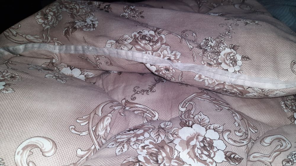 Pilota de iarnă , nouă, 180x220cm,10cm, 5kg , trimit oriunde