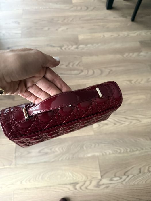 Дамска чанта естествен тъмночервен лак