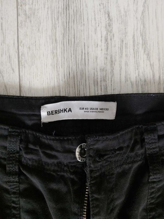 pantaloni negri Bershka