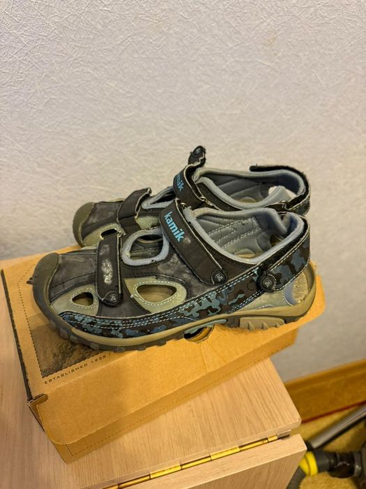 Кроссовки на липучках