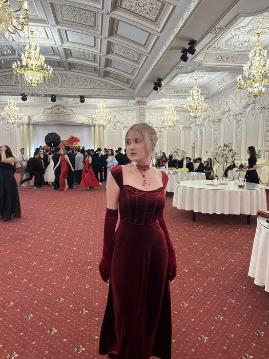 Вечернее красное платье на выпускной