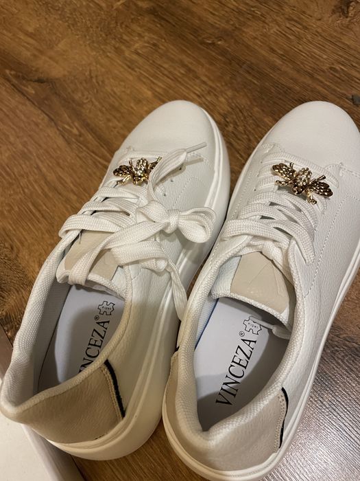 Елегантни кецове чисто нови 100 лв ест. Кожа