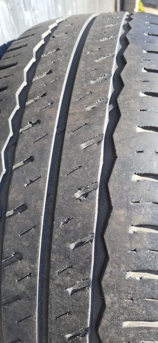 Продавам 2броя гуми за бус Laufenn в размер 225/55/16С