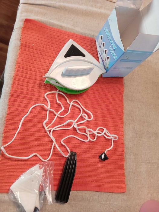 Уред с магнит за миене на прозорци с дебелина 20-30мм