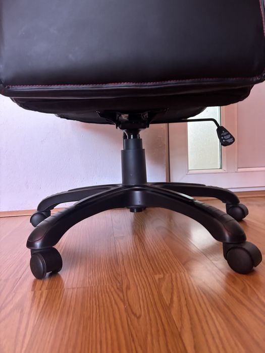 Scaun gaming Genesis