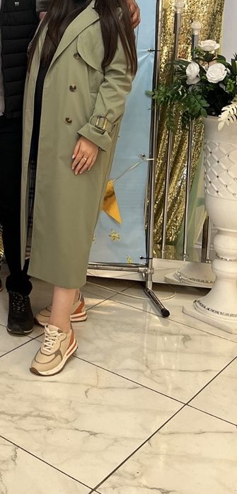 Продам женский тренч (плащ)