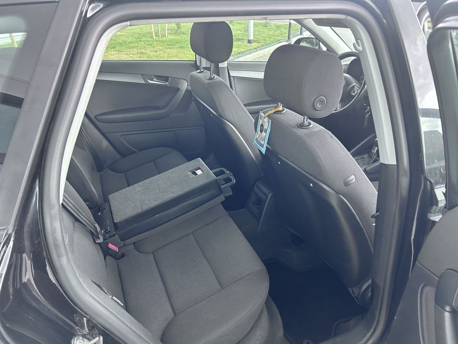 Audi A3 2011 1.6 L diesel S-Tronic automat 7+1 trepte dublu climatronic navigatie mare color dedicata bluetooth audio variante +/-