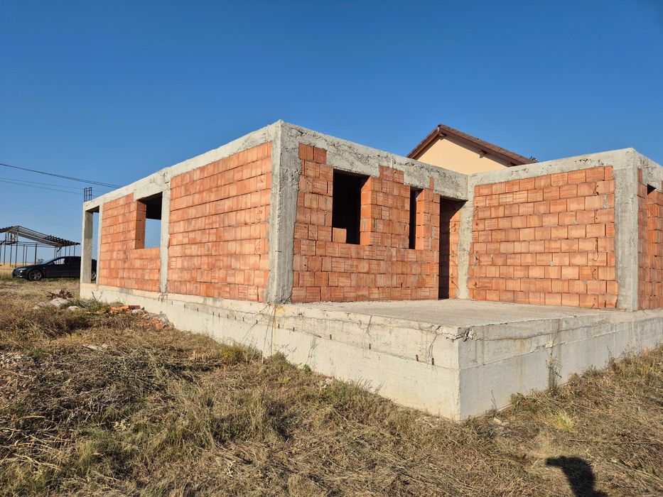 Casă la roșu de vânzare Aluniș, județul Arad Cartier Nou