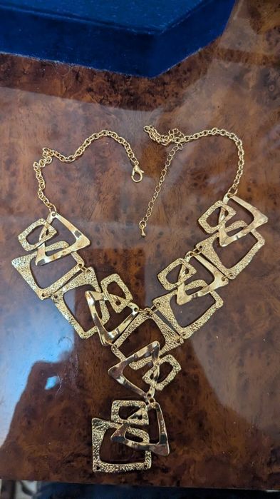 Продам прекрасное   колье под все!