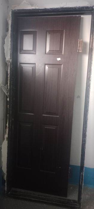 Продам 3 двери ,коробка дерево