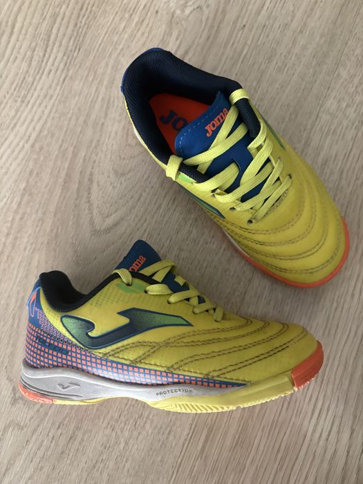 Кроссовки для футбола 27р