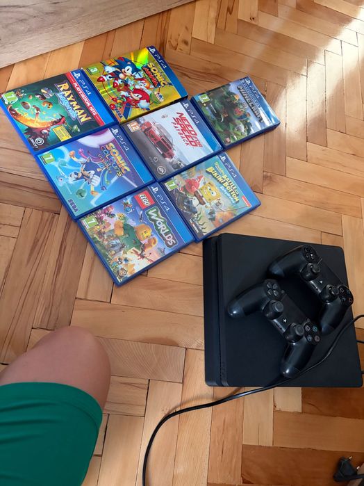 Продавам PS 4, 1 TB + 7 игри