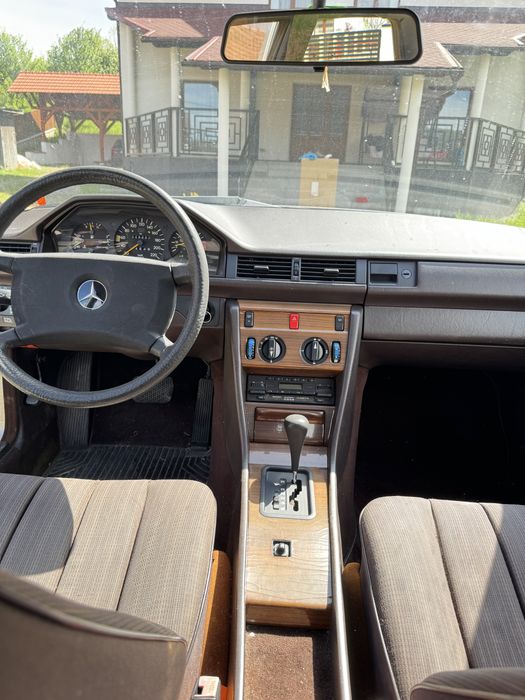 MERCEDES-BENZ E-Class 1988 — imagine 4