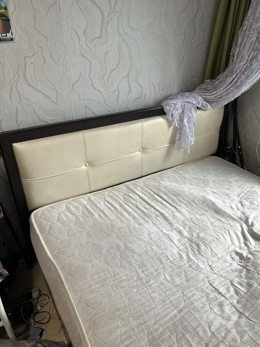 Кровать в спальню