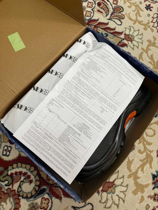 Спецботинки летние новые 40 размер.