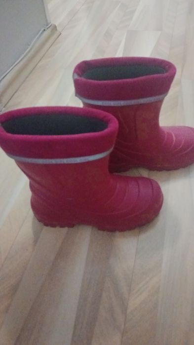 Продам сапожки на девочку