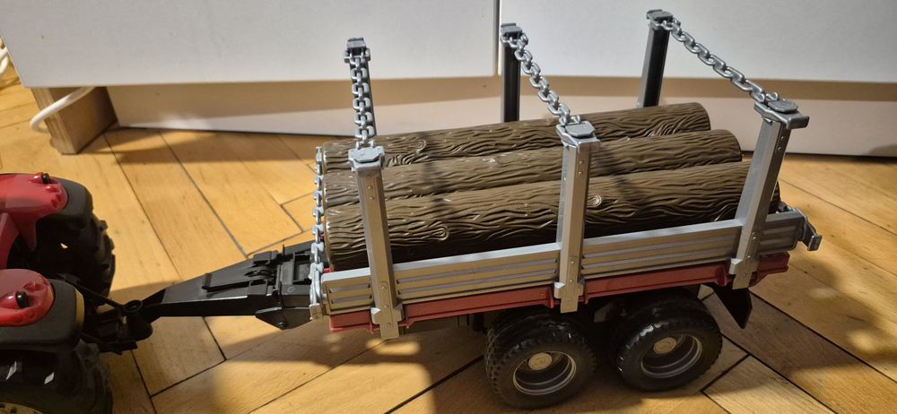 Tractor Massey Ferguson 7480 cu încărcător frontal și remorcă lemn - B