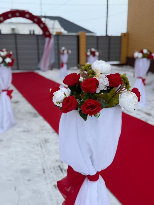 Арка красная дорожка