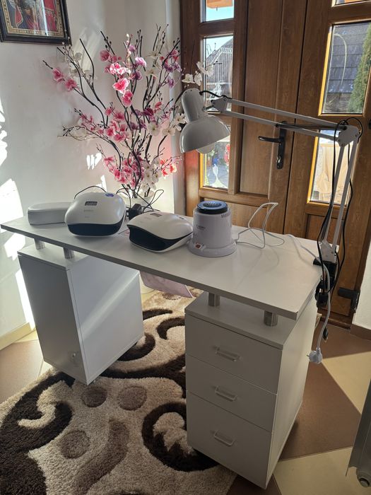 Set masă manichiură cu lămpi UV SUNUV , și sterlizator Cupio ca noi !